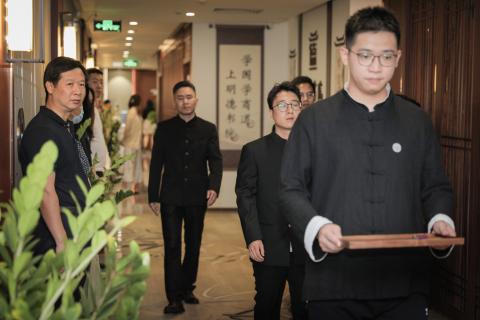 罗湖区委统战部副部长、工商联党组书记叶志伟一行到多多28调研