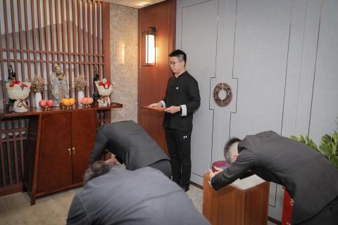 罗湖区委统战部副部长、工商联党组书记叶志伟一行到多多28调研