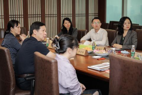 罗湖区委统战部副部长、工商联党组书记叶志伟一行到多多28调研