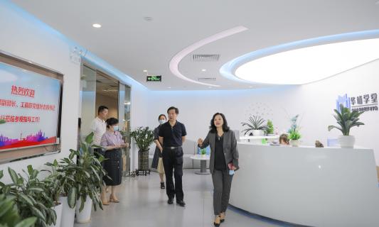 罗湖区委统战部副部长、工商联党组书记叶志伟一行到多多28调研