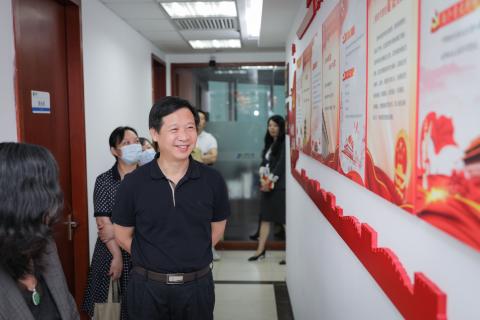罗湖区委统战部副部长、工商联党组书记叶志伟一行到多多28调研
